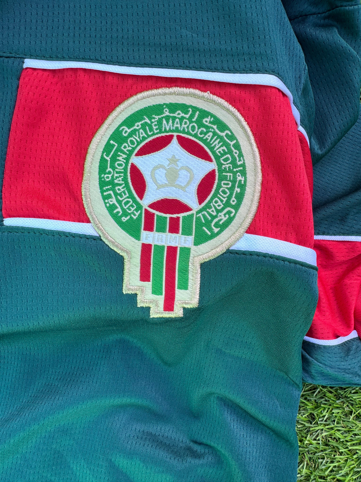 قميص المنتخب المغربي 1998 – كلاسيك أسود الأطلس
