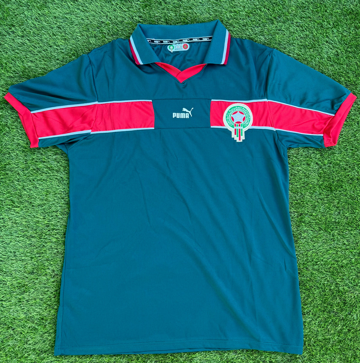 قميص المنتخب المغربي 1998 – كلاسيك أسود الأطلس