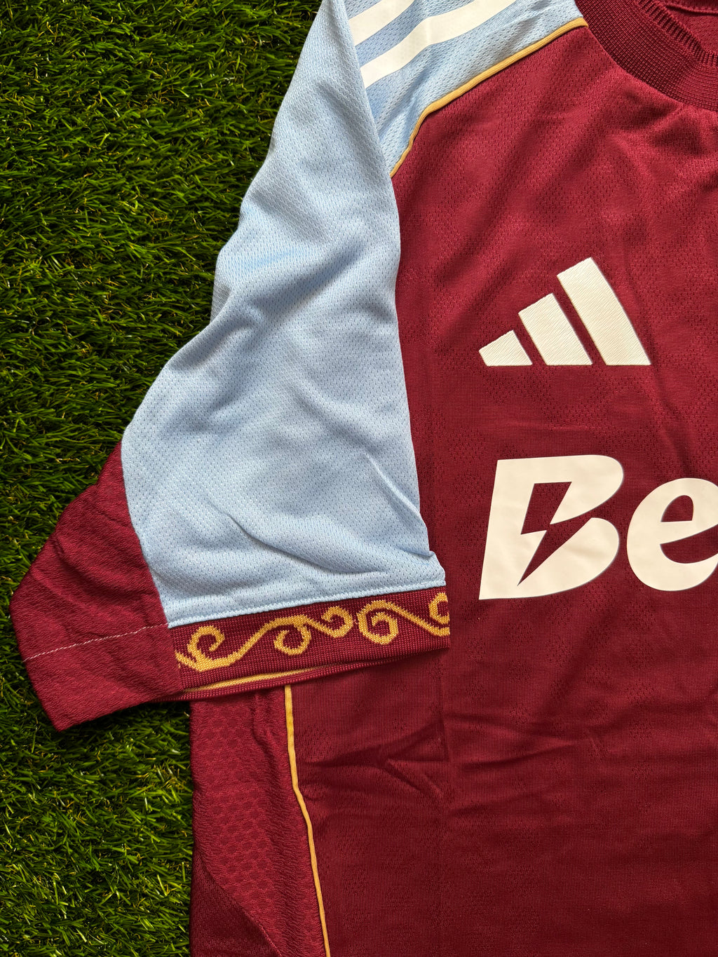 ASTON VILLA HOME KIT 2025 - 2026