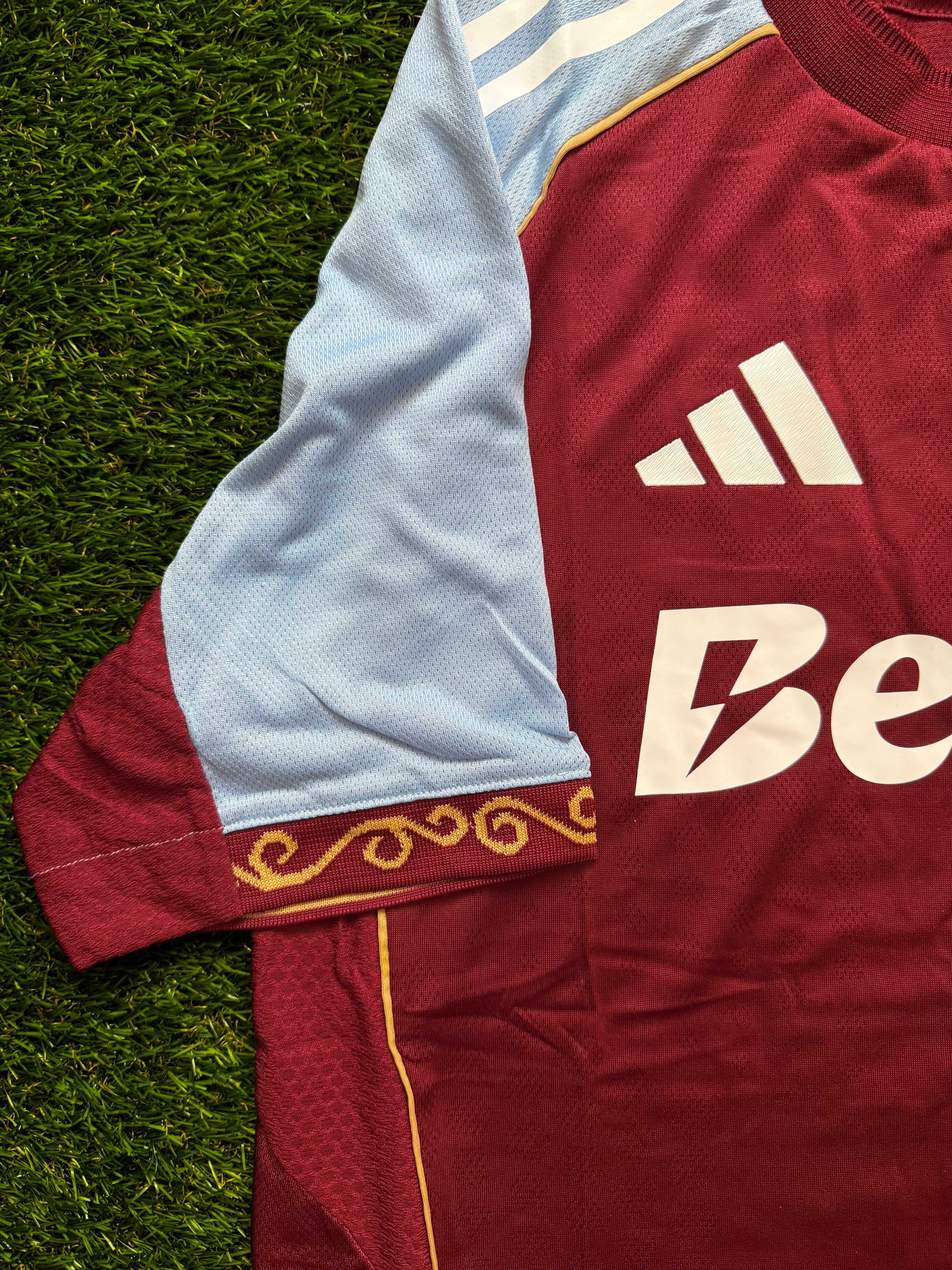 ASTON VILLA HOME KIT 2025 - 2026
