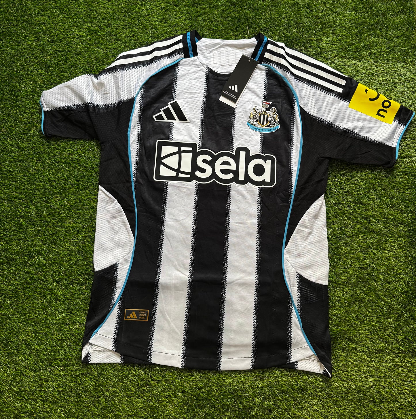 🖤🤍 Newcastle United Jersey 2026 – Livraison Gratuite