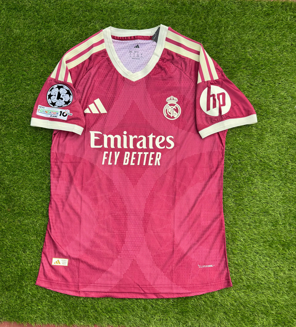 LES MAILLOTS REAL SAISON 26-27